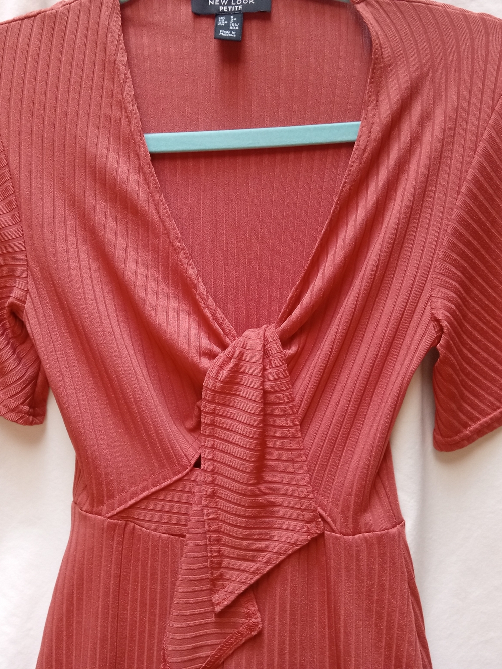 New Look Petite Rust Ribbed V-Neck Top - Picture 3 of 4
